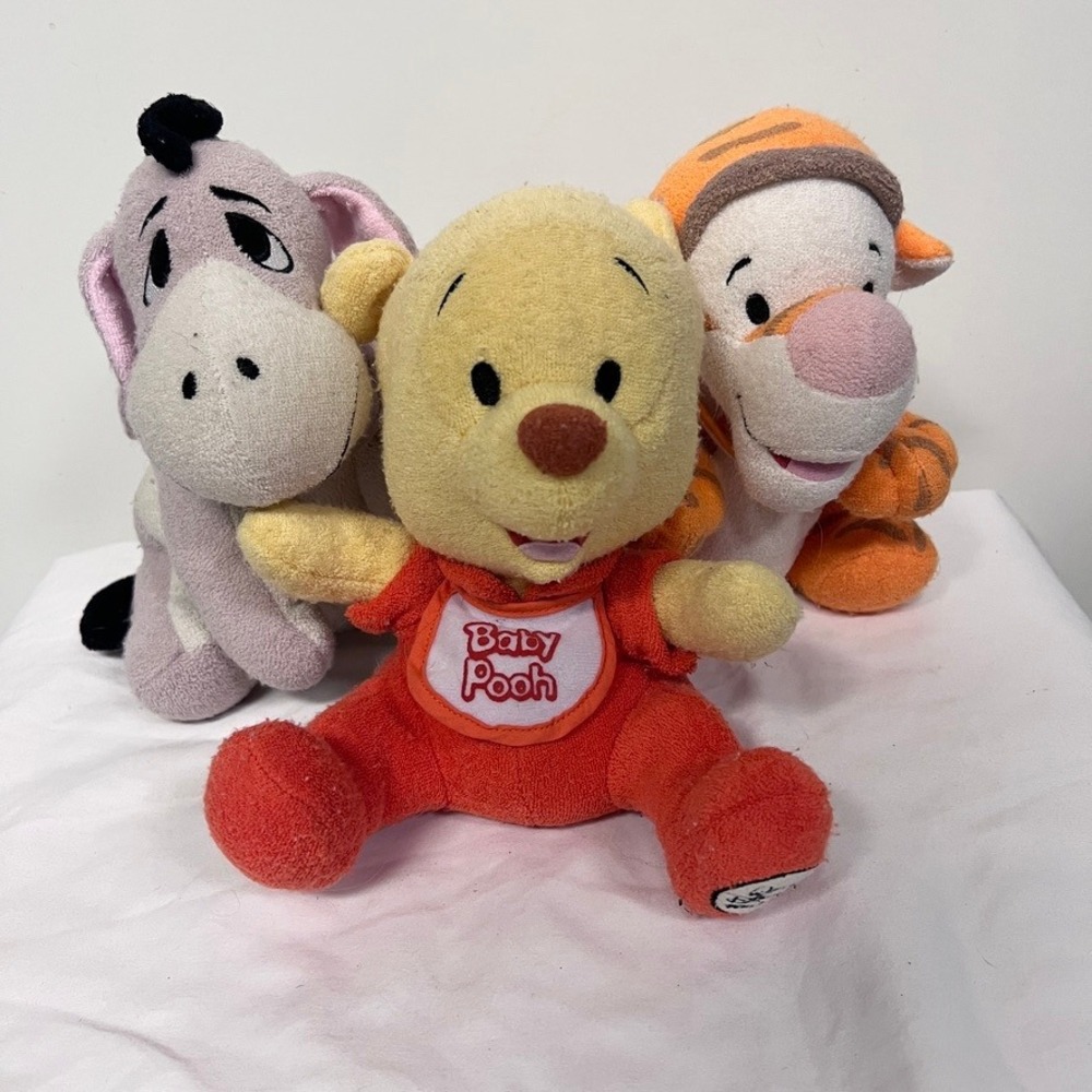 Disney Plush Set 7in Winnie the Pooh Tigger Eeyore Baby Pooh Bib Nursery Toys